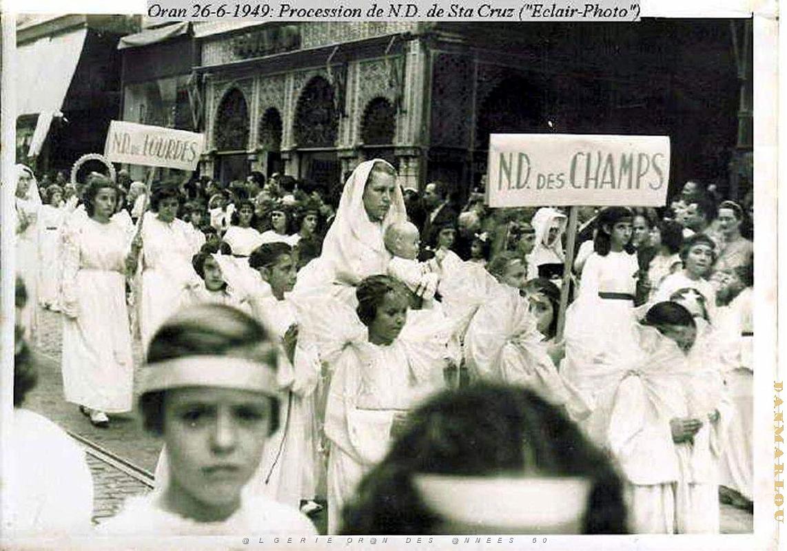 Oran - Rue d'Arzew - Procession N.D. de Santa-Cruz - 1949.jpg